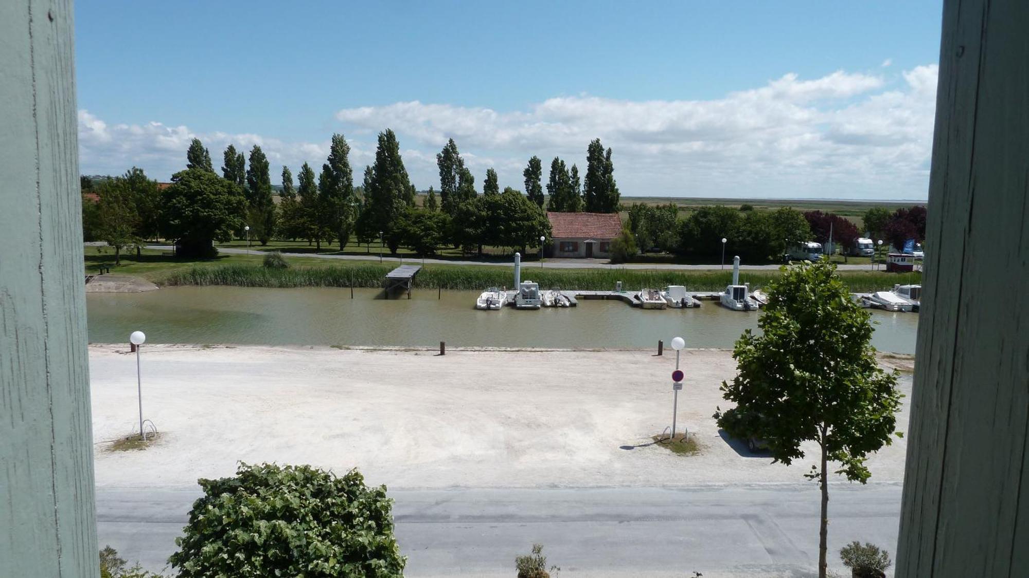 Le Domaine Du Meunier Hotel Mortagne-sur-Gironde Quarto foto